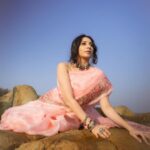 Vrushika Mehta Instagram - Mermaid 🧜🏻‍♀️ samundar ke beech 💕 . Photography: @deepak_das_photography Saree by: @kadhuwabanaras Styled by: @ananyaarora2013 MUA: @johar_khan786 #instagram #photooftheday