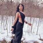 Vrushika Mehta Instagram - Right profile game strong 😅 Hai na ?? Koi saree wala gana comment karo. Replying to the comments 😜 PS: Reel tomorrow at 6:30 pm 😍😍😍 Pc: @saurabhghedia21 #instagram #instagood #instalike #instadaily West Deane Park