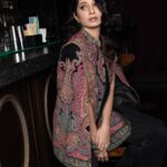 Vrushika Mehta Instagram - To recognise her see the last image 🖤 . . Shot by @photographybyafn Styled by @aesana0710 Makeup @johar_khan786 Hairstyling @nikkiishahofficial Outfit courtesy @taroobofficial @tlmconsultancy Jewellery @blingvine Location @mitron.kandivali @maverick.communication01
