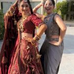 Vrushika Mehta Instagram - Hum ladki wale hai 🤙🏻🔥 Half n hour tak socha kya likhu kuch samaj nai aya bus look at our last picture we both wished for SRK romance ❤️ Congratulations @soulstartribe11 & @ashu_revhead have a beautiful married life ❤️ pc: @harshmodi_4 Thankie @manankighedia for this lovely outfit 💕 #marriage #marriagegoals #instagram #instalike