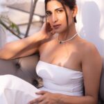 Aahana Kumra Instagram - Perhaps time’s definition of coal is the diamond 💍 🌞🌸💫🌙 Photography @yashjangidphotography Styling @abhimanyusinghtomarr Hair & Make up: @omsenmakeup Location : @dyore_experiences . . . . #photoshoot #jaipur #rajasthan #photography #aahanakumra #monday #mondayblues #motivationmonday #mondaymood Jaipur - The pink city