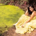 Aahana Kumra Instagram - A day by the green pond Summer breeze and floral dreams 🍃🌞🌿🦚 Photography @yashjangidphotography Styling @abhimanyusinghtomarr Hair & Make up: @omsenmakeup Outfit : @gazalmishraofficial . . . . #photoshoot #jaipur #rajasthan #photography #aahanakumra #tuesday #tuesdaymotivation Jaipur - The pink city