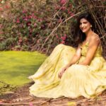 Aahana Kumra Instagram - A day by the green pond Summer breeze and floral dreams 🍃🌞🌿🦚 Photography @yashjangidphotography Styling @abhimanyusinghtomarr Hair & Make up: @omsenmakeup Outfit : @gazalmishraofficial . . . . #photoshoot #jaipur #rajasthan #photography #aahanakumra #tuesday #tuesdaymotivation Jaipur - The pink city