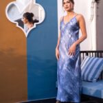 Aahana Kumra Instagram - Walking into the Monday blues be like 🦋💙🧿 #mondaymorning Photography @yashjangidphotography Styling @abhimanyusinghtomarr Hair & Make up: @omsenmakeup Heels : @styleskoolofficial Earrings : @flyingfishaccessories Location : @dyore_experiences . . . . #photoshoot #jaipur #rajasthan #photography #aahanakumra #monday #mondayblues #mondaymotivation #mondays #mondaymorningloveyou Jaipur - The pink city
