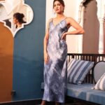 Aahana Kumra Instagram - Walking into the Monday blues be like 🦋💙🧿 #mondaymorning Photography @yashjangidphotography Styling @abhimanyusinghtomarr Hair & Make up: @omsenmakeup Heels : @styleskoolofficial Earrings : @flyingfishaccessories Location : @dyore_experiences . . . . #photoshoot #jaipur #rajasthan #photography #aahanakumra #monday #mondayblues #mondaymotivation #mondays #mondaymorningloveyou Jaipur - The pink city