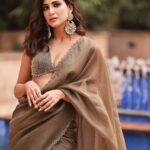 Aahana Kumra Instagram - Green calm below 💚🍀🌿🍃 Blue quietness above 💙🦋🌧️ #sundaze 🌞☀️🌸🫶💕🌞 #sareenotsorry . . . . #sareelover #olive #saree #indianoutfit #aahanakumra #sunday #sundayfunday Mumbai - मुंबई