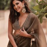 Aahana Kumra Instagram - O-Live it!! 🪲💚🌿🌳🍃 Saree by my loveliest @eeshakunalcouture 🪲💚 Make up : @meerabhandarimakeovers Hair by : @amuthevar Photos : @amitkhannaphotography 🫶🍃💕 . . . . #sareelover #sareenotsorry #sareelove #saree #aahanakumra #tuesday #tuesdaymotivation #photoshoot #photo #portraitphotography #portrait India