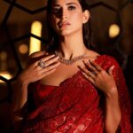 Aahana Kumra Instagram - इश्क़ का रंग लाल❤️❤️ Cover shoot for @fablookmagazine Founder & Editor @milliarora7777 @ankkit.chadha2222 Wearing @frontierphagwara Jewels @jiadiamonds Styled by @milliarora7777 @juhi.ali Mua @meerabhandarimakeovers Hair @amuthevar Heels @rossobrunelloofficial Shot by @amitkhannaphotography Pr @focuspr Location courtesy @westinmumbaipowai #fablookmagazine #aahanakumra #covergirl #fashionmagazine #westinpowailake #coverstar #fablook India