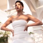 Aahana Kumra Instagram - Within you is the light of a thousand suns 🌞🌸💫🌙 Photography @yashjangidphotography Styling @abhimanyusinghtomarr Hair & Make up: @omsenmakeup Location : @dyore_experiences . . . . #photoshoot #jaipur #rajasthan #photography #aahanakumra #monday #mondayblues #motivationmonday #mondaymood Jaipur - The pink city