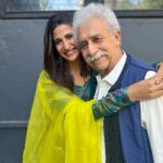 Aahana Kumra Instagram - Meri Eidi 🌙🫶💕💫 @naseeruddin49 @apnabhidu 🥳❤️ #eidmubarak 🫶 #eid . . . . #saturdate #saturday #saturdaze #saturdays #aahanakumra #eidoutfit Mumbai - मुंबई