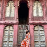 Aahana Kumra Instagram - The majestic and gorgeous #rampuriahaveli in Bikaner! 🐫🏜️ Thank you @abbhishek_sharmaaa for this wonderful tour and pics!! 🌞🌸🫶💕🐫🏜️🦚 #incredibleindia . . . #india #travelphotography #travelouge #thursday #throwbackthursday #throwback #bikaner #rajasthan #aahanakumra Bhanwar Niwas (Rampuria Haveli) Bikaner