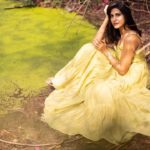 Aahana Kumra Instagram - A day by the green pond Summer breeze and floral dreams 🍃🌞🌿🦚 Photography @yashjangidphotography Styling @abhimanyusinghtomarr Hair & Make up: @omsenmakeup Outfit : @gazalmishraofficial . . . . #photoshoot #jaipur #rajasthan #photography #aahanakumra #tuesday #tuesdaymotivation Jaipur - The pink city