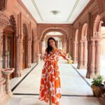 Aahana Kumra Instagram - The majestic and gorgeous #rampuriahaveli in Bikaner! 🐫🏜️ Thank you @abbhishek_sharmaaa for this wonderful tour and pics!! 🌞🌸🫶💕🐫🏜️🦚 #incredibleindia . . . #india #travelphotography #travelouge #thursday #throwbackthursday #throwback #bikaner #rajasthan #aahanakumra Bhanwar Niwas (Rampuria Haveli) Bikaner