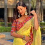 Aahana Kumra Instagram - Send rishtas!? Looking like बसंत ऋतु 💛💛🌻🌻🐝🐝🌞🌞 #weddingseason 📸 by : @aparnathakur . . #weddingphotography #wedding #sunsetphotography #aahanakumra #shaadiseason #shaadi #shaadisaga #saree #sareenotsorry #sareelover Karjat