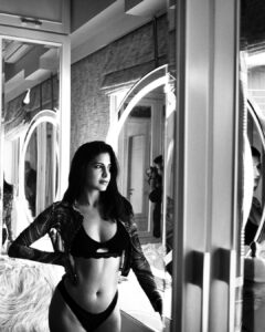 Aahana Kumra Instagram - Aahana

For the BTS video of this shoot or my other unseen work, visit https://www.patreon.com/stormsen
#theesotericrealist #fashionphotography #portraiture #fineartphotography #stormworkshop