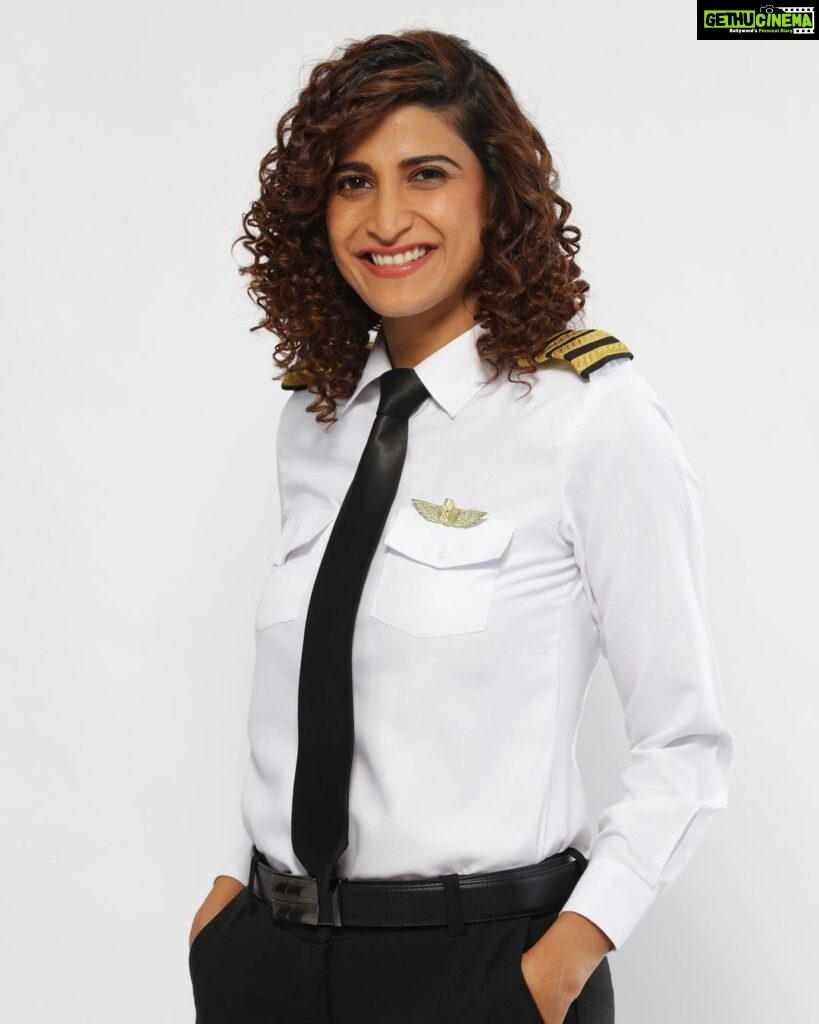 Aahana Kumra Instagram - Men in black 🖤 Women in uniform 🫶👩‍✈️✈️ The photo shoot for Capt. Moon Alves in India Lockdown on @zee5 🇮🇳👩‍✈️✈️💕🫶 #throwbackthursday #throwbackmemories . . . . #throwback #indialockdown #photoshoot #femalepilot #pilot #commercialpilot #womeninuniform #captain #aahanakumra #uniform #captain #actorlife Mumbai - मुंबई