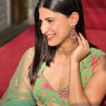 Aahana Kumra Instagram - Shaadi season lewks ft mehenga lehenga 🦚💚💕🌸🫶 #waybackwednesday . . . . #wednesday #weddingphotography #shaadiseason #weddingseason #indianoutfit #aahanakumra #sunshinegirl #sunlight Mumbai - मुंबई