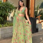 Aahana Kumra Instagram - Shaadi season lewks ft mehenga lehenga 🦚💚💕🌸🫶 #waybackwednesday . . . . #wednesday #weddingphotography #shaadiseason #weddingseason #indianoutfit #aahanakumra #sunshinegirl #sunlight Mumbai - मुंबई