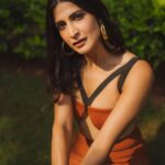 Aahana Kumra Instagram - In the end it’s not the years in your life but the life in your years that matter! 🤎🤎🤎 Styling : @juhi.ali Make up : @glambysalman Hair : @abidansanri Managed by : @suchijaggi @itsbhavyapatel_ . . . . #indialockdown #promotions #throwback #waybackwednesday #brown #aahanakumra #pressconference Mumbai, Maharashtra