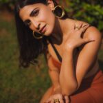 Aahana Kumra Instagram - In the end it’s not the years in your life but the life in your years that matter! 🤎🤎🤎 Styling : @juhi.ali Make up : @glambysalman Hair : @abidansanri Managed by : @suchijaggi @itsbhavyapatel_ . . . . #indialockdown #promotions #throwback #waybackwednesday #brown #aahanakumra #pressconference Mumbai, Maharashtra