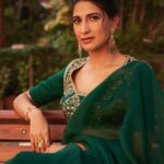 Aahana Kumra Instagram - New Year’s resolution : read more 💁‍♀️🦚📔👩‍🏫💚🪲 Styling : @juhi.ali Make up and hair : @shrushti_birje Managed by : @suchijaggi . . . . #indianoutfit #sareenotsorry #sareelover #indian #aahanakumra #tuesday #tuesdaymotivation Goa