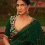 Aahana Kumra Instagram - New Year’s resolution : read more 💁‍♀️🦚📔👩‍🏫💚🪲 Styling : @juhi.ali Make up and hair : @shrushti_birje Managed by : @suchijaggi . . . . #indianoutfit #sareenotsorry #sareelover #indian #aahanakumra #tuesday #tuesdaymotivation Goa