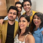Aahana Kumra Instagram - Undisputed round table ke champions!! 🫶💕🥂🙊😘 @amolparashar @gulshandevaiah78 @amrutasubhash @naveenkasturia !! Thank you @zee5 for the memorable day!! And thank you @rohitmalekar1 for these memories🫶📸💕 #ottperformersoftheyear . . . . #actoronactor #roundtable #actorslife #actorsroundtable #actorsroundtable2022 #yearend #ott #performersoftheyear #amolparashar #gulshandevaiah #amrutasubhash #naveenkasturia #aahanakumra #zee5 #friendsforever #bffs Mumbai - मुंबई