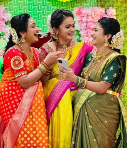 Aashika Padukone Instagram - When fake candids become real candids🤪🥰
@sidshnu @sri_satya_ 

#trinayani #nayani #sumana #hasini #shoot #seemantam #reelnotreal #kodalu #colours #sarees #pattu #function #traditional #ashikapadukone #srisatya #vishnupriya #sidshnu