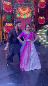 Aashika Padukone Instagram - Thaai Kelavi , thaai kelavi 

#thaaikelavi #reelsinstagram #trending #dance #zee