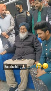 Afsana Khan Instagram - ਅਸੀਂ ਇੱਕੋ ਪਿੰਡ ਦੇ ਆ। ਸਾਡੇ ਦਾਦਾ ਜੀ ਨਾਲ ਬਹੁਤ ਪਿਆਰ ਸੀ। ਸਾਡਾ ਪਿਆਰ ਕੋਈ ਰਾਜਨੀਤਕ ਤੌਰ ਤੇ ਨਹੀਂ ਸੀ। ਸਾਡਾ ਉਨ੍ਹਾਂ ਨਾਲ ਪਰਿਵਾਰਕ ਰਿਸ਼ਤਾ ਸੀ ਅੱਜ ਸੁਣ ਕੇ ਬਹੁਤ ਹੀ ਦੁੱਖ ਹੋਇਆ। ਬਾਦਲ ਸਾਹਿਬ ਵਰਗਾ ਰਾਜਨੀਤੀ ਵਿੱਚ ਨਾਂ ਸੀ ਨਾ ਹੈ ਨਾ ਹੋਣਾ ਸਾਨੂੰ ਮਾਣ ਹੈ ਏਨਾ ਤੇ 😭😔