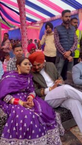 Afsana Khan Instagram - Main sub nu dasdi c 11 June sidhu bai da birthday 12 June Mera main bhut khush hoi c jado Mainu pata lga c main keha eh aa asli pyaar rabb toh ban ke aya behen praa wala जब खुदा ने दुनिया को बनाया होगा,
एक बात से जरूर घबराया होगा,
कैसे रखूँगा ख्याल apni behena का,
तब उस ने सब के लिए एक भाई बनाया होगा।
Happy Birthday Big Brother I miss u mere sohneya veera @sidhu_moosewala always with me and in my heart ❤️ #justiceforsidhumoosewala 💔💔💔😭🙏🏻🎂 Rest in Power Legend 🙌