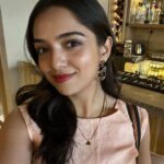Ahsaas Channa Instagram – 🤎

Earrings by @thebodycanvas.in 
Necklace @aekay.in