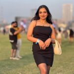Ahsaas Channa Instagram - Lollapalooza lewk with my concert buds. @lollaindia @baskarabhi @ishaniyat Mahalaxmi Race Course