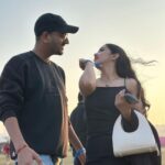Ahsaas Channa Instagram - Lollapalooza lewk with my concert buds. @lollaindia @baskarabhi @ishaniyat Mahalaxmi Race Course