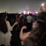 Ahsaas Channa Instagram - You know when you hear your favourite songs live, it’s an extremely surreal feeling. What an awesome show! A lot of emotions watching @imaginedragons , a band I’ve been listening to since I was in 9th standard, singing their songs with them live!!!! goodness @lollaindia ✨🥲 Thanks to @budweiser @budweiserbeats for making this happen for me. I’d like you all to watch every video till then end to not avoid my bad singing along and awkward yet very excitingly dancing 💕 #GetYourBeatsOn #BudXLolla Excuses and brown Munde, live sunke toh hum pagal hi Ho gye bhai @ap.dhillxn @ishaniyat @baskarabhi @gulati06