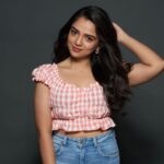 Ahsaas Channa Instagram - Yeh Bas last 🤌🏼 📸 @aniphotoguy Makeup @ritikaturakhia01 Hair @andajpatel Assisted by @tanvi.r.kothari