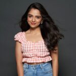 Ahsaas Channa Instagram - Does it feel like everything’s just like second best after that meteor strike? 📸 @aniphotoguy Makeup @ritikaturakhia01 Hair @andajpatel Assisted by @tanvi.r.kothari