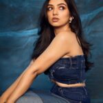 Ahsaas Channa Instagram - It’s INDIGO season 💙 (Only Kim Namjoon fans know what I’m talking about) 📸 @mohitvaru Styled by @stylebykayal Makeup by @ritikaturakhia01 Assisted by @tanvi.r.kothari Hair by @andajpatel 💙💙💙💙💙💙💙💙💙 Outfit : @khhouseofkhaddar Jewels : @thecactistore Shoes : @londonrag_in @zaamo.official