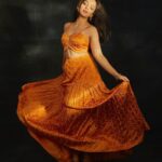 Ahsaas Channa Instagram - 📸 @mohitvaru Styled by @stylebykayal Makeup by @ritikaturakhia01 Hair by @andajpatel Makeup assistant @tanvi.r.kothari 🧡🧡🧡🧡🧡🧡🧡🧡 Outfit : @littlethingstudio Jewels : @gaiatreelabel Shoes : @londonrag_in @zaamo.official