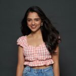 Ahsaas Channa Instagram - Yeh Bas last 🤌🏼 📸 @aniphotoguy Makeup @ritikaturakhia01 Hair @andajpatel Assisted by @tanvi.r.kothari