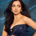 Ahsaas Channa Instagram - I’ve got a denim heart 📸 @mohitvaru Styled by @stylebykayal Makeup by @ritikaturakhia01 Assisted by @tanvi.r.kothari Hair by @andajpatel 🌀🌀🌀🌀🌀🌀 Outfit : @khhouseofkhaddar Jewels : @thecactistore Shoes : @londonrag_in @zaamo.official