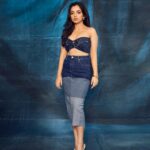 Ahsaas Channa Instagram - Double denim spitting venom without a doubt you know the type. 🐟🐟🐟🐟🐟🐟 📸 @mohitvaru Makeup @ritikaturakhia01 Assisted by @tanvi.r.kothari Hair @andajpatel Styled by @stylebykayal Outfit : @khhouseofkhaddar Jewels : @thecactistore Shoes : @londonrag_in @zaamo.official