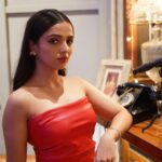 Ahsaas Channa Instagram - Someone ordered cheetos? 📸 @lala_photuwale Earrings by @thecactistore Makeup by @ritikaturakhia01 Hair by @andajpatel Styled by @stylebykayal Makeup assistant @tanvi.r.kothari