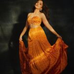 Ahsaas Channa Instagram - 📸 @mohitvaru Styled by @stylebykayal Makeup by @ritikaturakhia01 Hair by @andajpatel Makeup assistant @tanvi.r.kothari 🧡🧡🧡🧡🧡🧡🧡🧡 Outfit : @littlethingstudio Jewels : @gaiatreelabel Shoes : @londonrag_in @zaamo.official