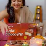 Ahsaas Channa Instagram - For me, Diwali is all about family time. Be it dressing up, visiting relatives, doing puja at home or sharing a delicious meal, the highlight is the time I spend with my loved ones. What makes it even sweeter is sitting down after a meal and opening a box of Lotte Choco Pie. It reminds me of my childhood and brings out the child in me. There’s always one pie remaining in the end and all of us fighting over it. Diwali is all about celebrating these smaller joys. And Lotte Choco Pie is the most delicious of these joys! #LotteWaliDiwali #indiakapausebutton #lottechocopie #lotteindia