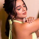 Ahsaas Channa Instagram - ⚜️🔫 #HT30under30 Photograped by @lakshaydarganphotography Makeup bye @wowmakeoversstudio Hair by @poojamakhijanihairstylist