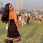 Ahsaas Channa Instagram - Lollapalooza lewk with my concert buds. @lollaindia @baskarabhi @ishaniyat Mahalaxmi Race Course
