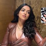 Ahsaas Channa Instagram - 🤎 Makeup by @imsumansingh Hair by @ramihalder Pimples by Heat & Exertion. Styled by khud.