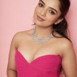 Ahsaas Channa Instagram - 💘 📸 @deovaltrivedi51 Makeup by @ritikaturakhia01 Assisted by @makeupartistraga Hair by @sandybeauti Styled by @stylebykayal Necklace and ring by @kushalsfashionjewellery Heels by @sana.k.official