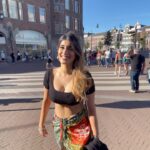 Akasa Instagram - adding the Damn to the Dam Square 🍫 • • • • • #akasa #akasasingh #akasians #akasakebesties #fashion #ootd #curvygirl #trending #explore #trendingreels #trendingsongs #fyp #amsterdam #europe #travel #naagin #shringaar #biggboss Amsterdam, Netherlands